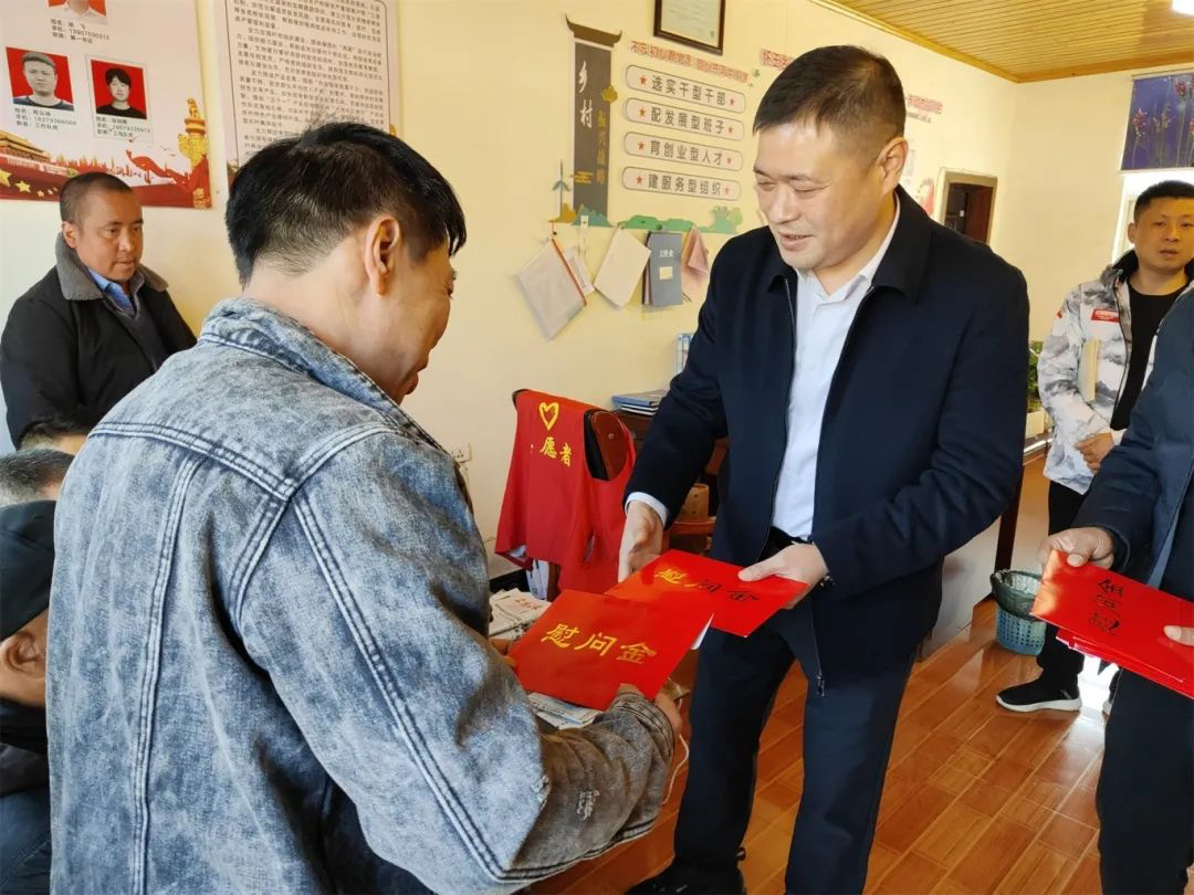 市88038威尼斯集团深入墟落振兴帮扶村开展走访慰问活动